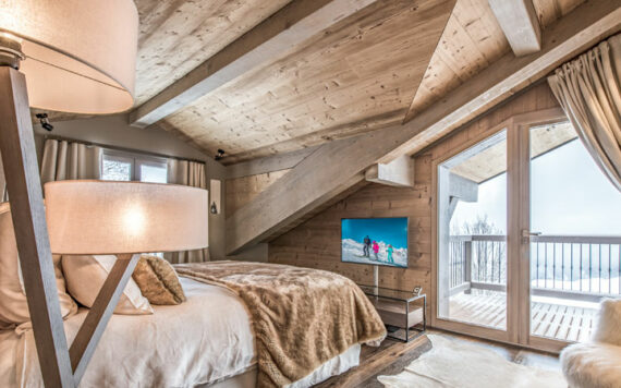 CHALET “PATAGONIA” BEDROOMS – COURCHEVEL (73) IN NORDIC SPRUCE Panelling
