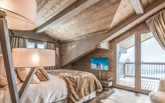 CHAMBRES DU CHALET “PATAGONIA” – COURCHEVEL (73)  EN LAMBRIS EPICEA DU NORD