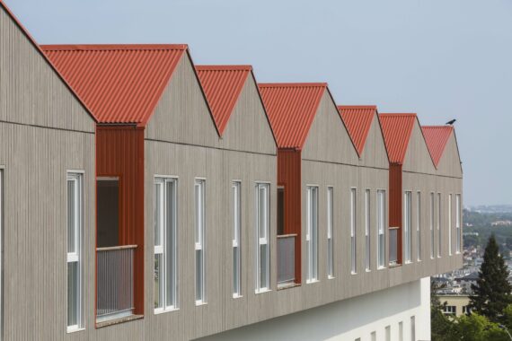 Projet en bardage bois de maisons sur les toits à Poissy