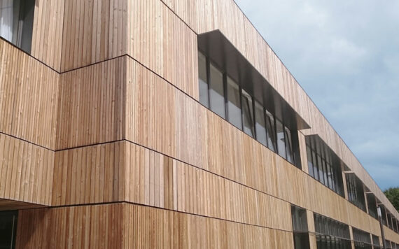 Custom-made wood cladding for the Carquefou Senior High School – (Loire Atlantique – 44)