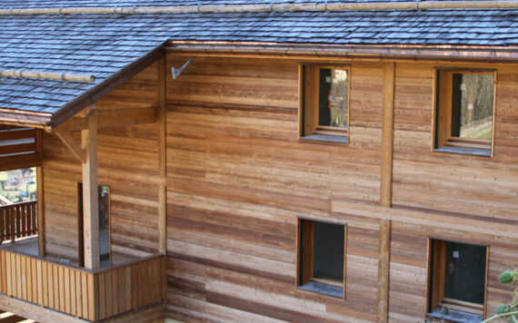 MOUNTAIN WOOD CLADDING IN SIBERIAN LARCH – LE GRAND BORNAND (74)