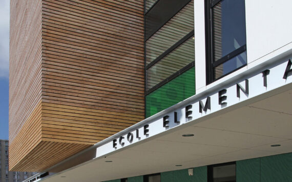Ecole bardage bois en Mélèze